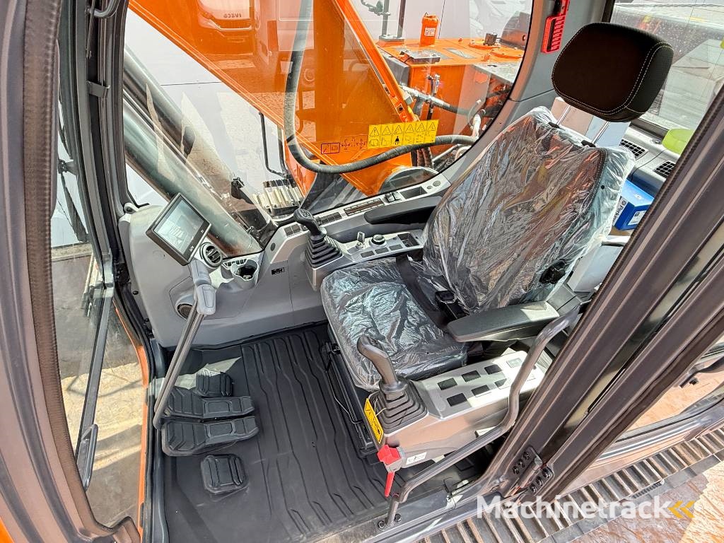 Develon Doosan DX205 - New / Unused / Hammer Lines