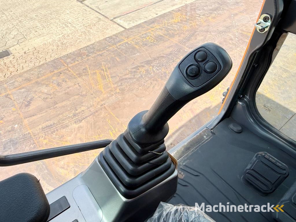 Develon Doosan DX205 - New / Unused / Hammer Lines