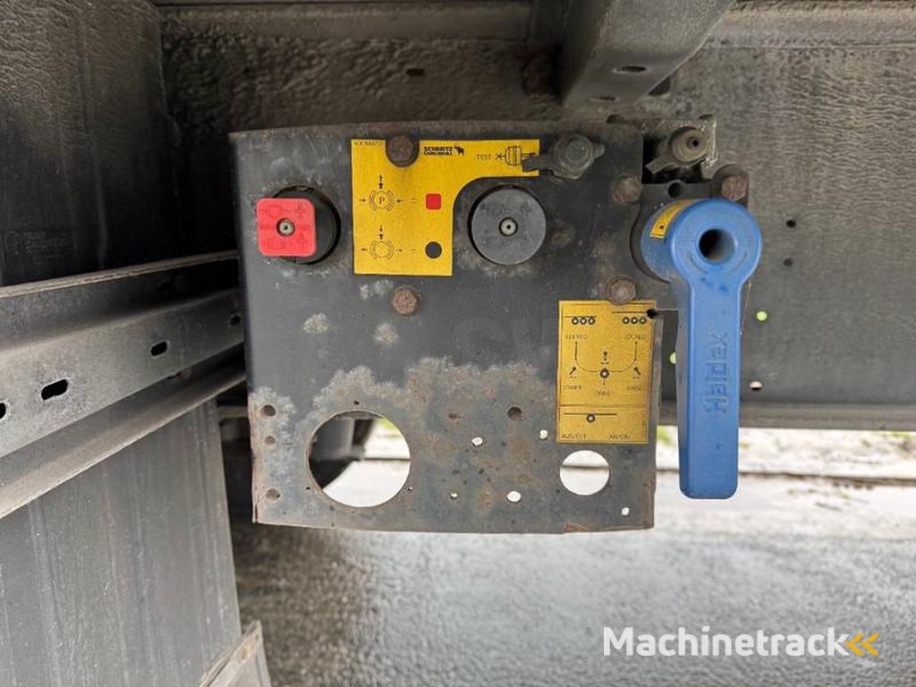 Schmitz-Cargobull SCB*S3T Drankentrailer / 3 Axles / Speed Curtain