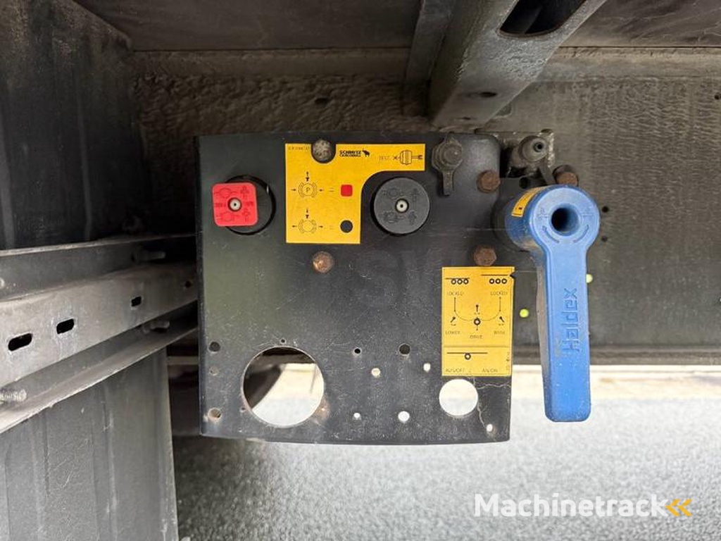 Schmitz-Cargobull SCB*S3T Drankentrailer / 3 Axles / Speed Curtain