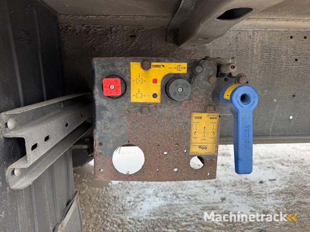 Schmitz-Cargobull SCB*S3T Drankentrailer / 3 Axles / Speed Curtain