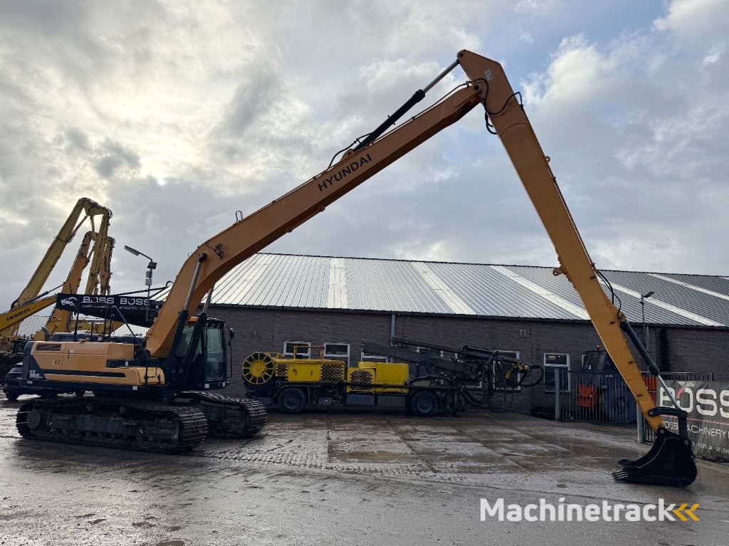 Hyundai HX300LR - 18m Long Reach / Auto Greasing