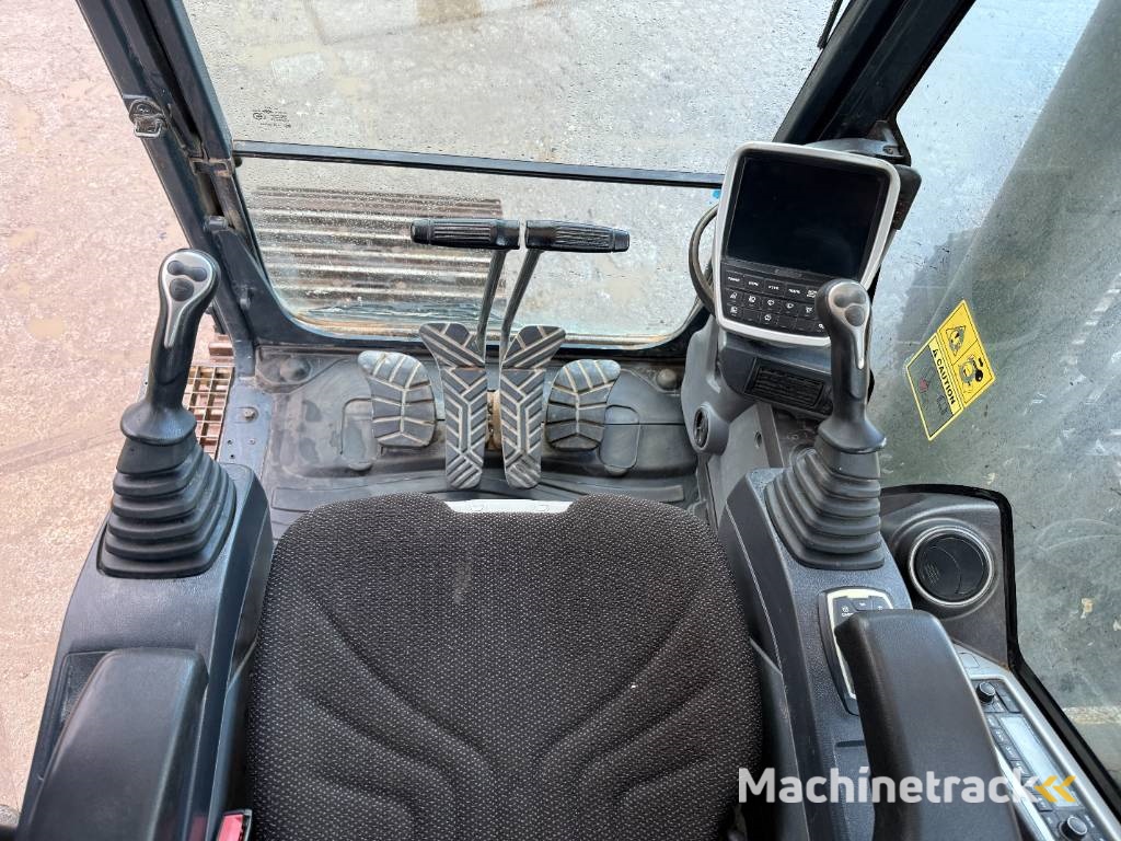 Hyundai HX300LR - 18m Long Reach / Auto Greasing