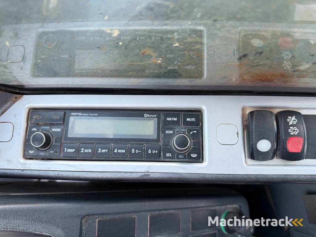 Hyundai HX300LR - 18m Long Reach / Auto Greasing