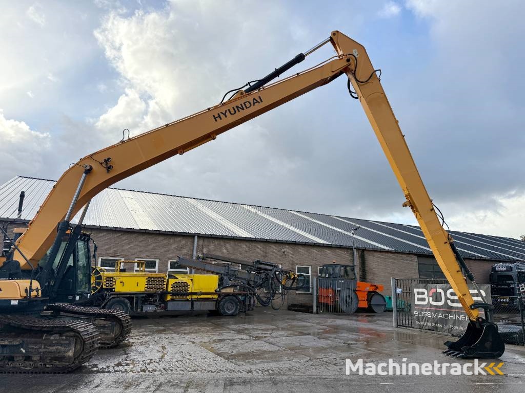 Hyundai HX300LR - 18m Long Reach / Auto Greasing