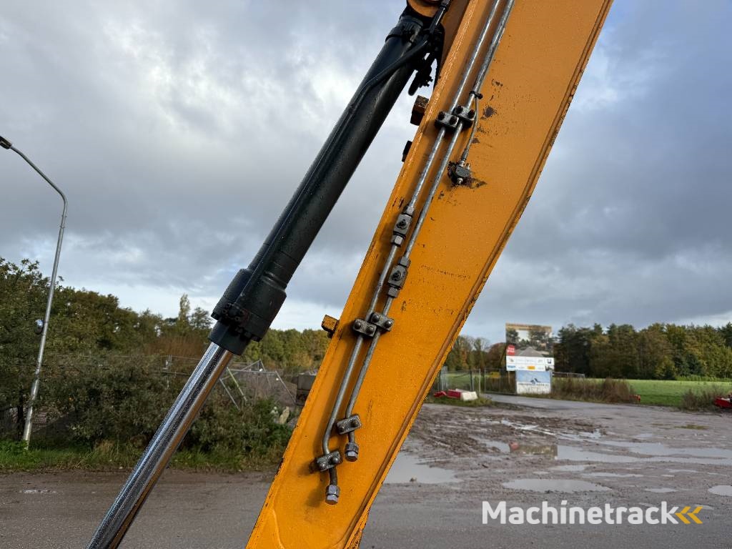 Hyundai HX300LR - 18m Long Reach / Auto Greasing