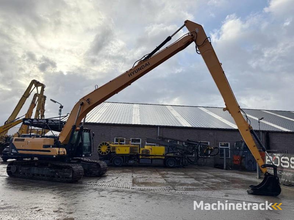 Hyundai HX300LR-18m-Long-Reach-Auto-Greasing