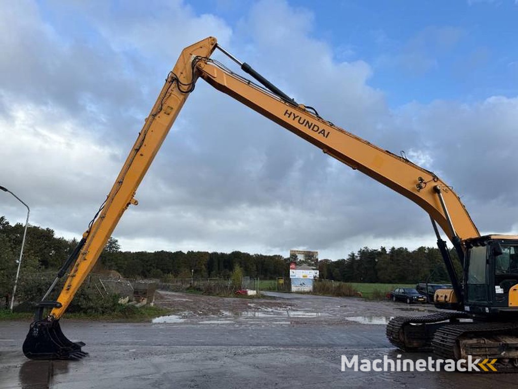 Hyundai HX300LR-18m-Long-Reach-Auto-Greasing