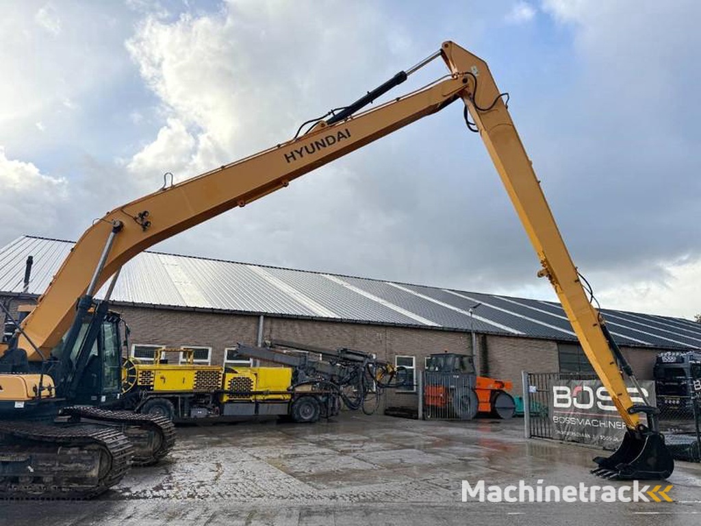 Hyundai HX300LR-18m-Long-Reach-Auto-Greasing