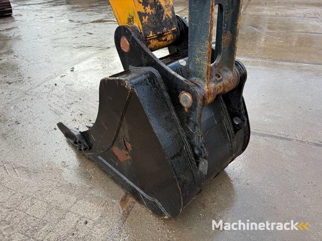 Hyundai HX300LR-18m-Long-Reach-Auto-Greasing