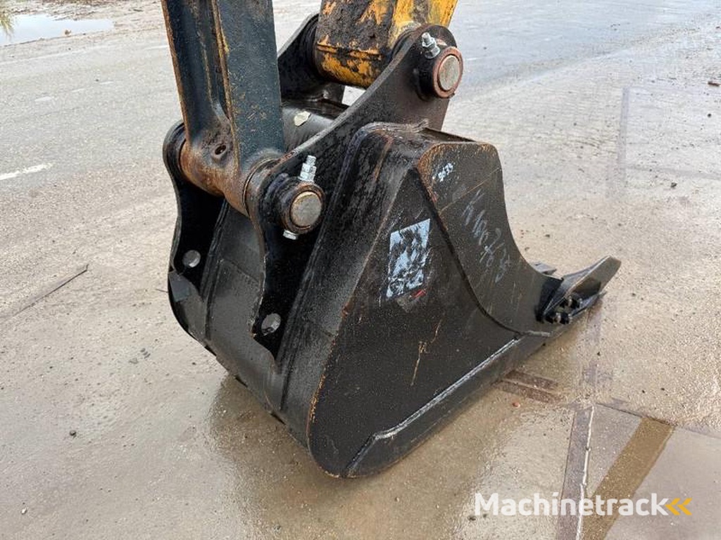 Hyundai HX300LR-18m-Long-Reach-Auto-Greasing