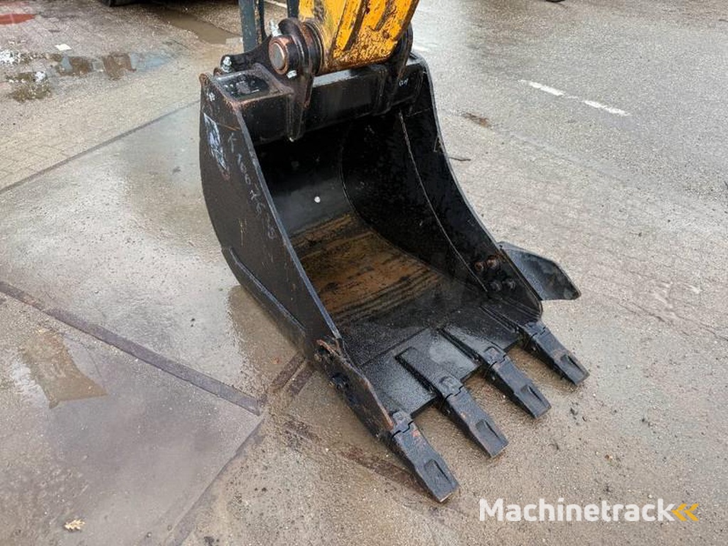 Hyundai HX300LR-18m-Long-Reach-Auto-Greasing