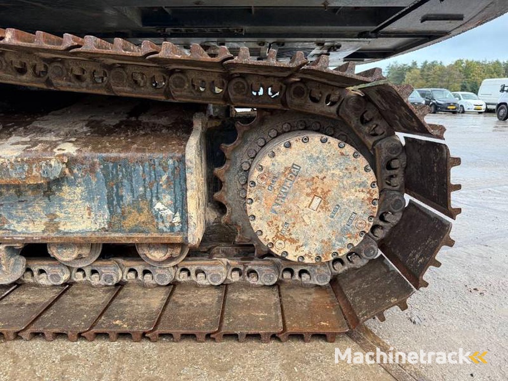 Hyundai HX300LR-18m-Long-Reach-Auto-Greasing