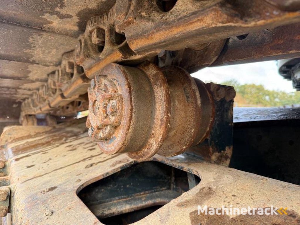 Hyundai HX300LR-18m-Long-Reach-Auto-Greasing