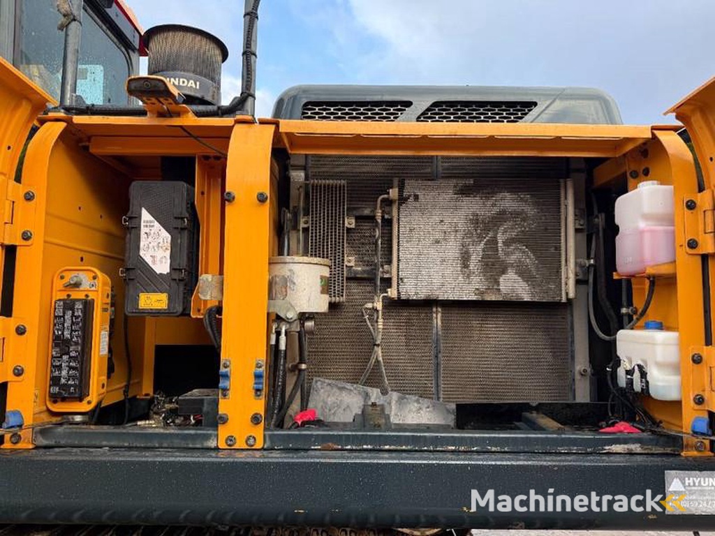 Hyundai HX300LR-18m-Long-Reach-Auto-Greasing