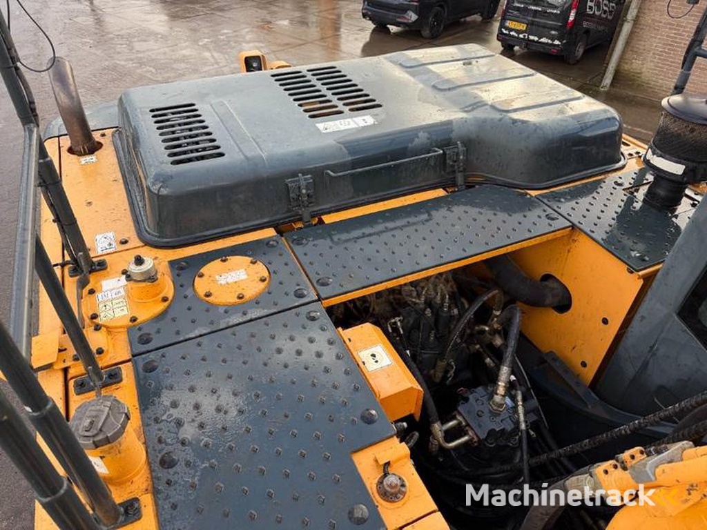 Hyundai HX300LR-18m-Long-Reach-Auto-Greasing