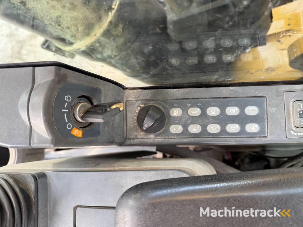 CAT 374FL - Automatic Greasing / Quick Coupler