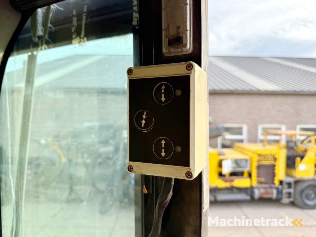 CAT 374FL - Automatic Greasing / Quick Coupler