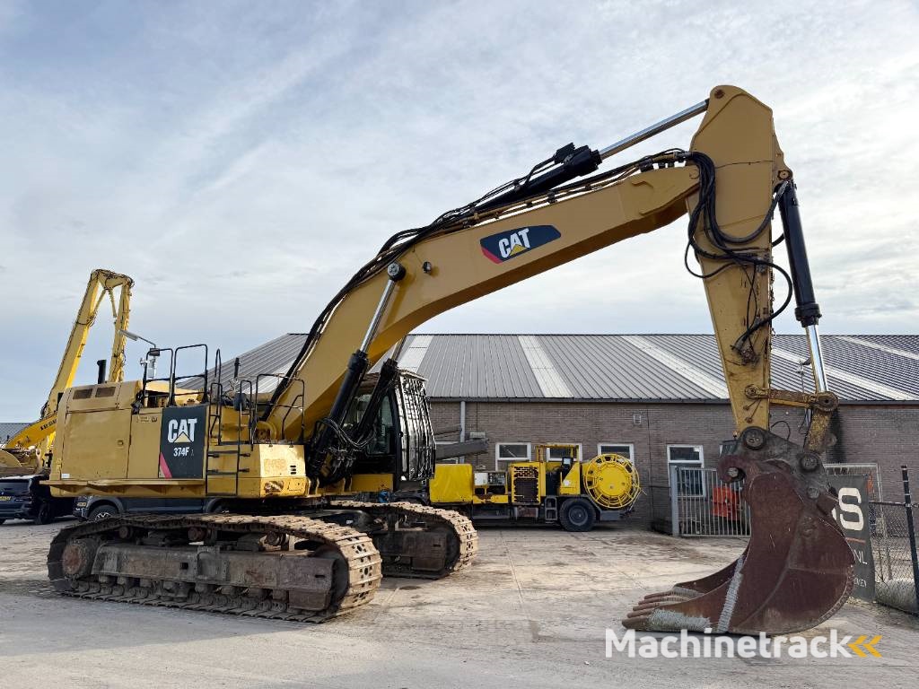 CAT 374FL - Automatic Greasing / Quick Coupler