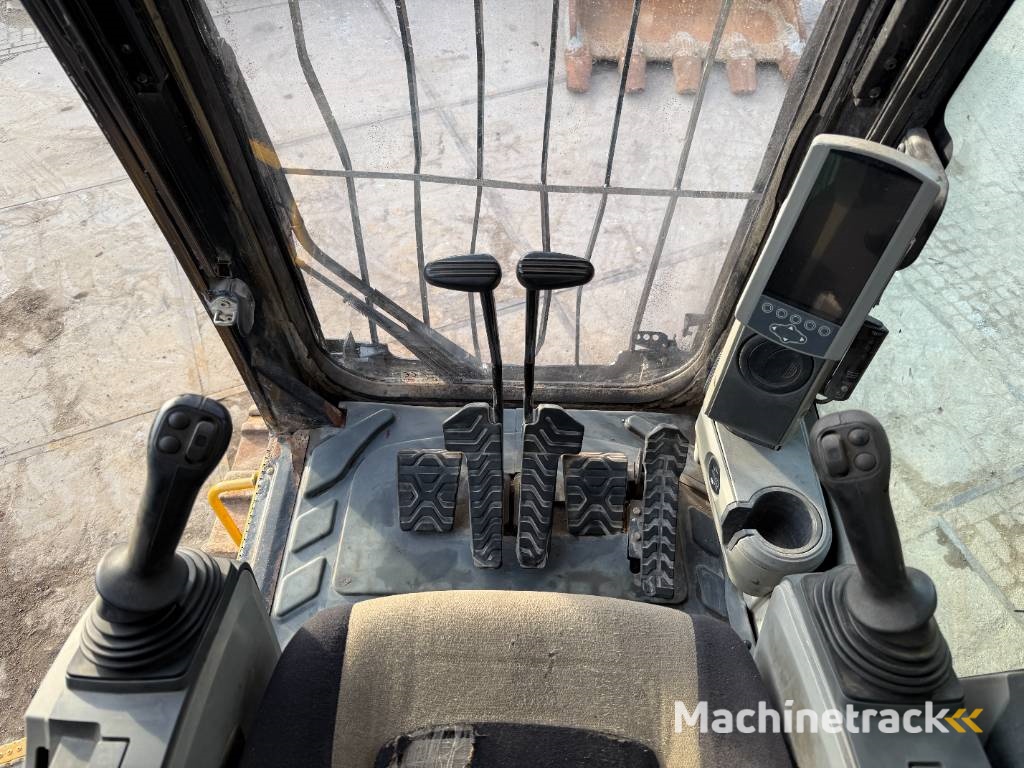 CAT 374FL - Automatic Greasing / Quick Coupler