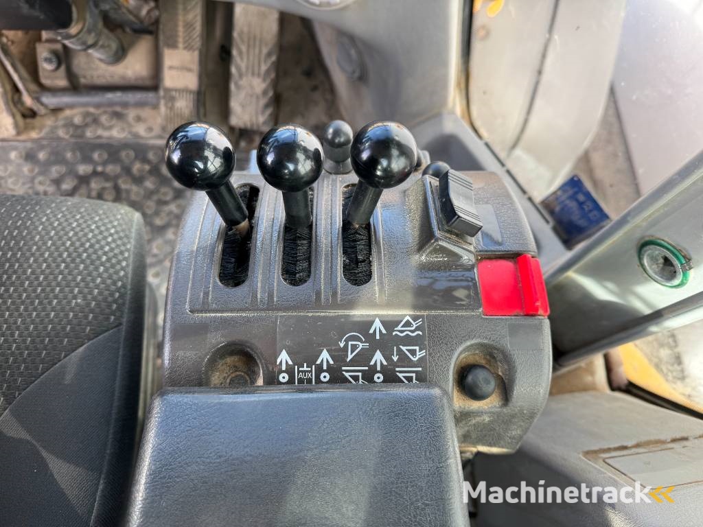 Volvo L70H - Weight System / 3rd Function