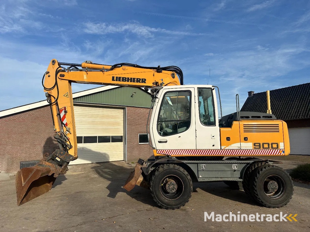 Liebherr A900 C