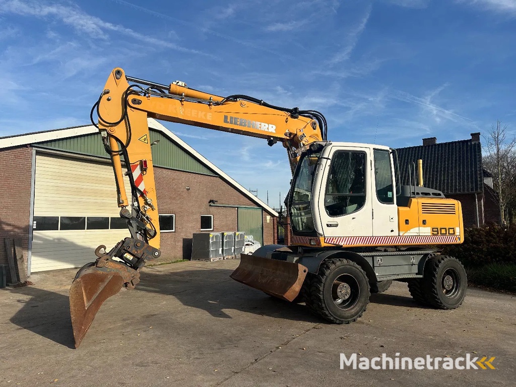 Liebherr A900 C