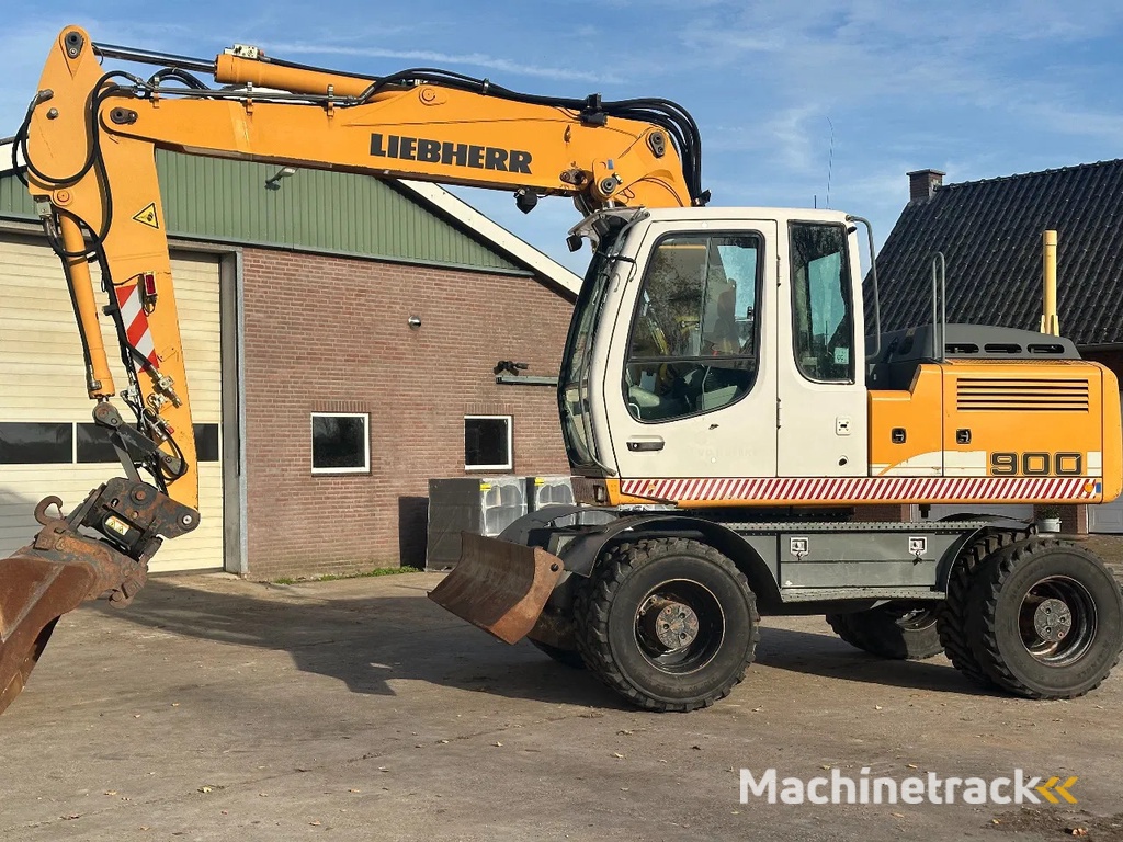 Liebherr A900 C