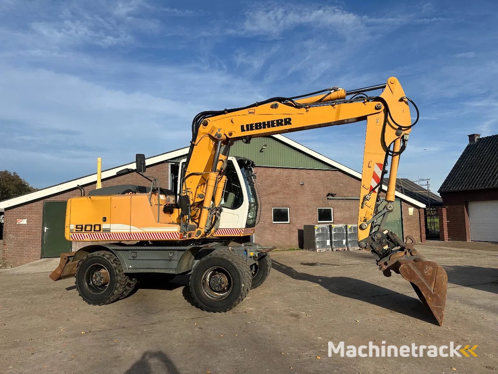 Liebherr A900 C