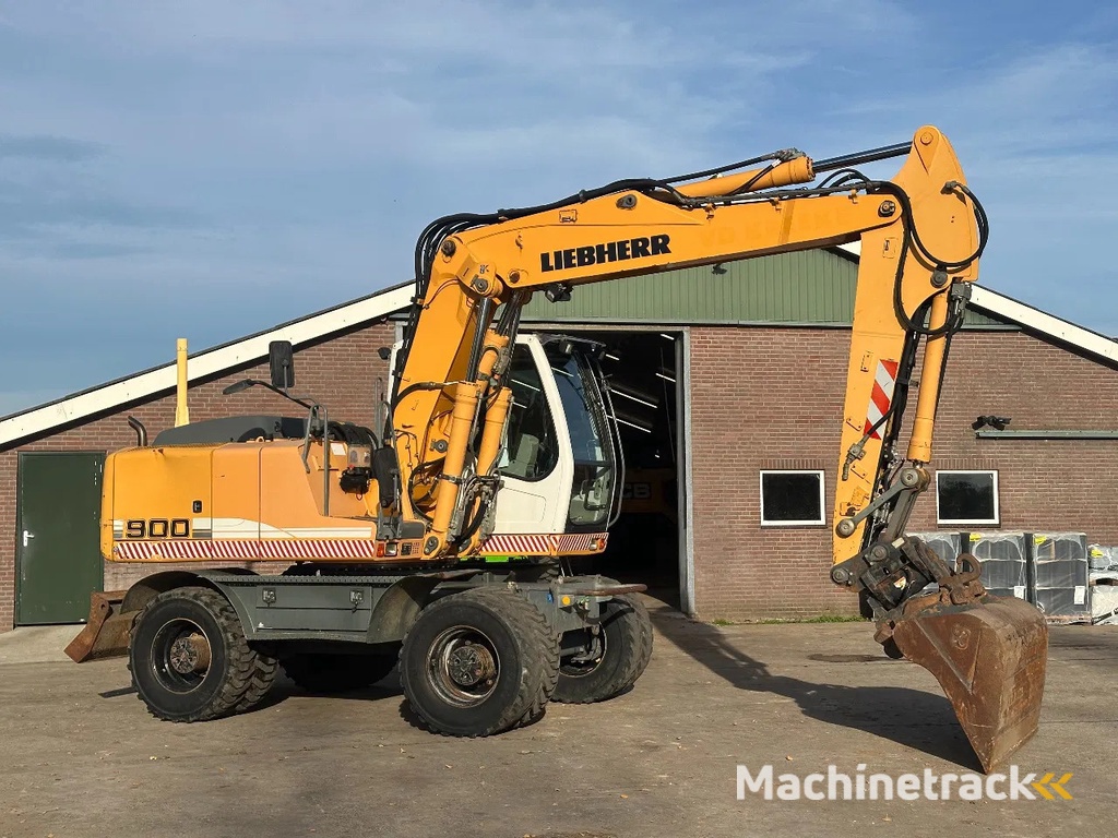 Liebherr A900 C