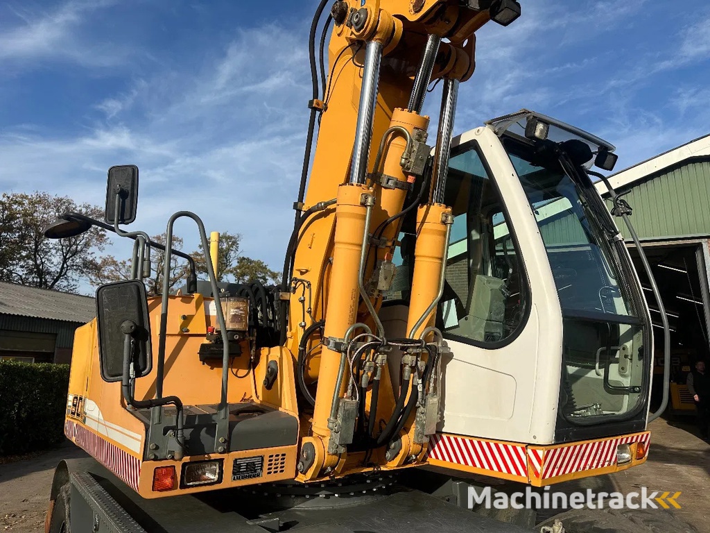 Liebherr A900 C