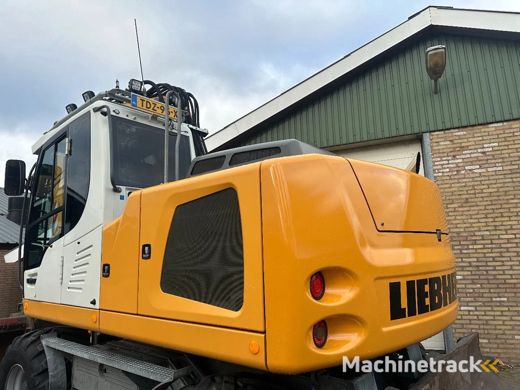 Liebherr A914