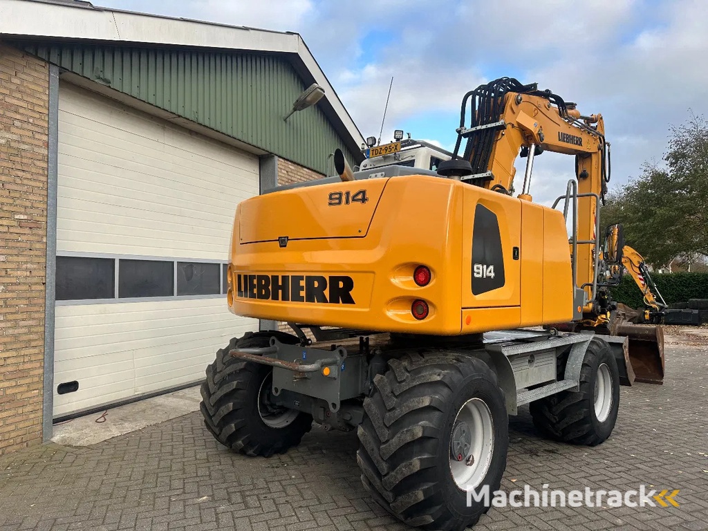 Liebherr A914
