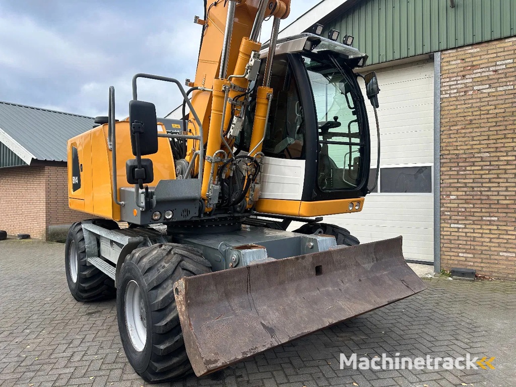 Liebherr A914