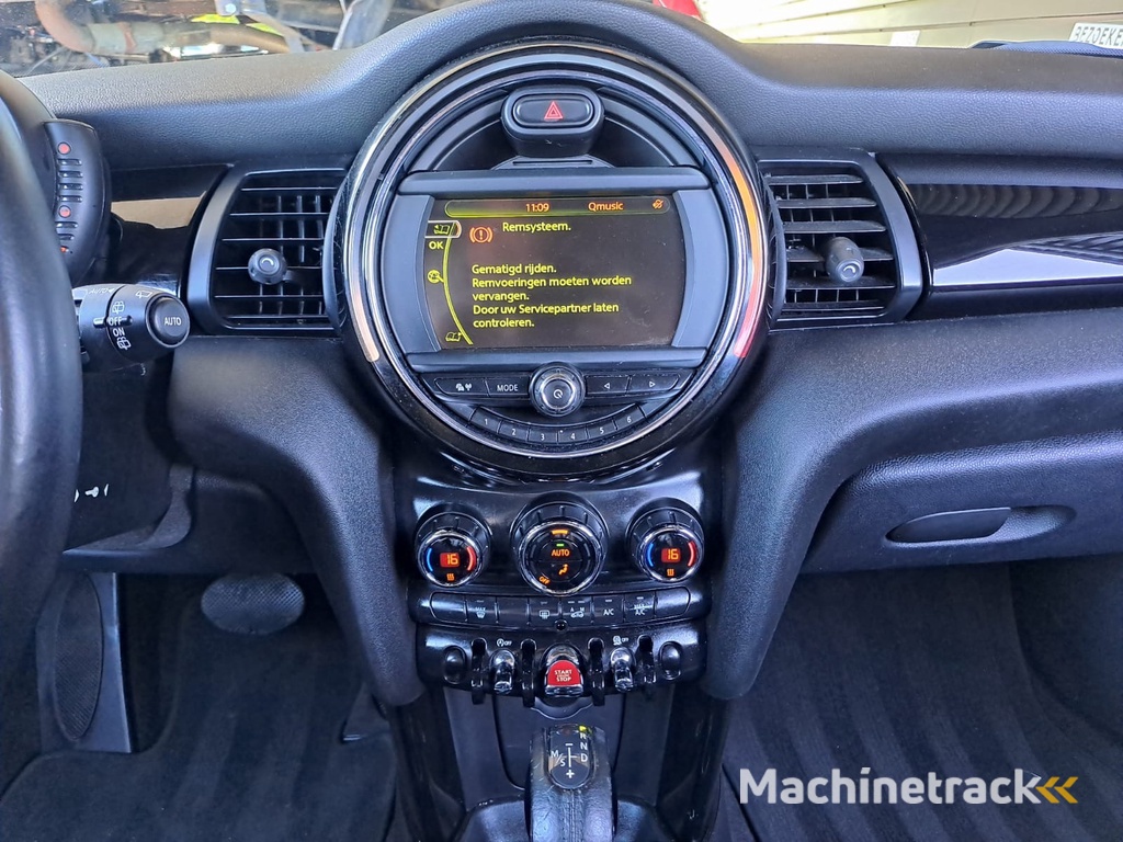 MINI Mini 1.5 Cooper Business | Automaat | LED | Airco | Cruise | Navi | PDC | LMV |