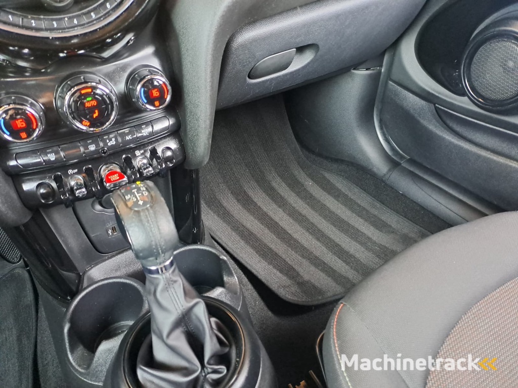 MINI Mini 1.5 Cooper Business | Automaat | LED | Airco | Cruise | Navi | PDC | LMV |