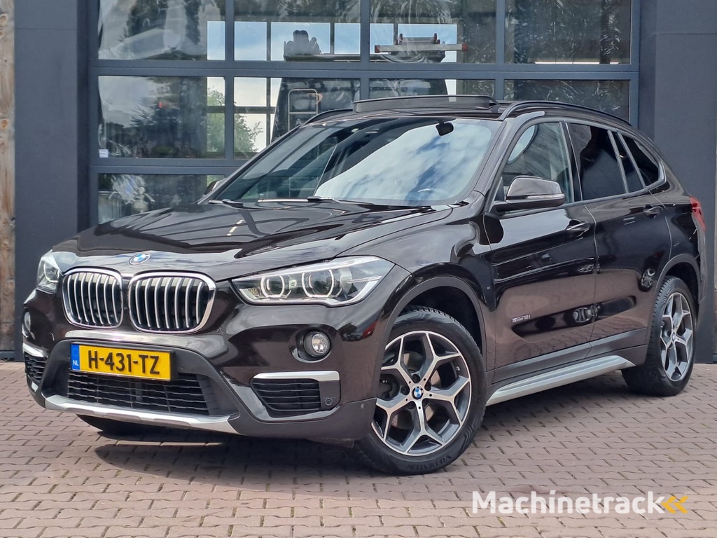 BMW X1 sDrive18i High Executive | Automaat | Leder | Pano | Trekhaak | Cruise | PDC | All-seasons |