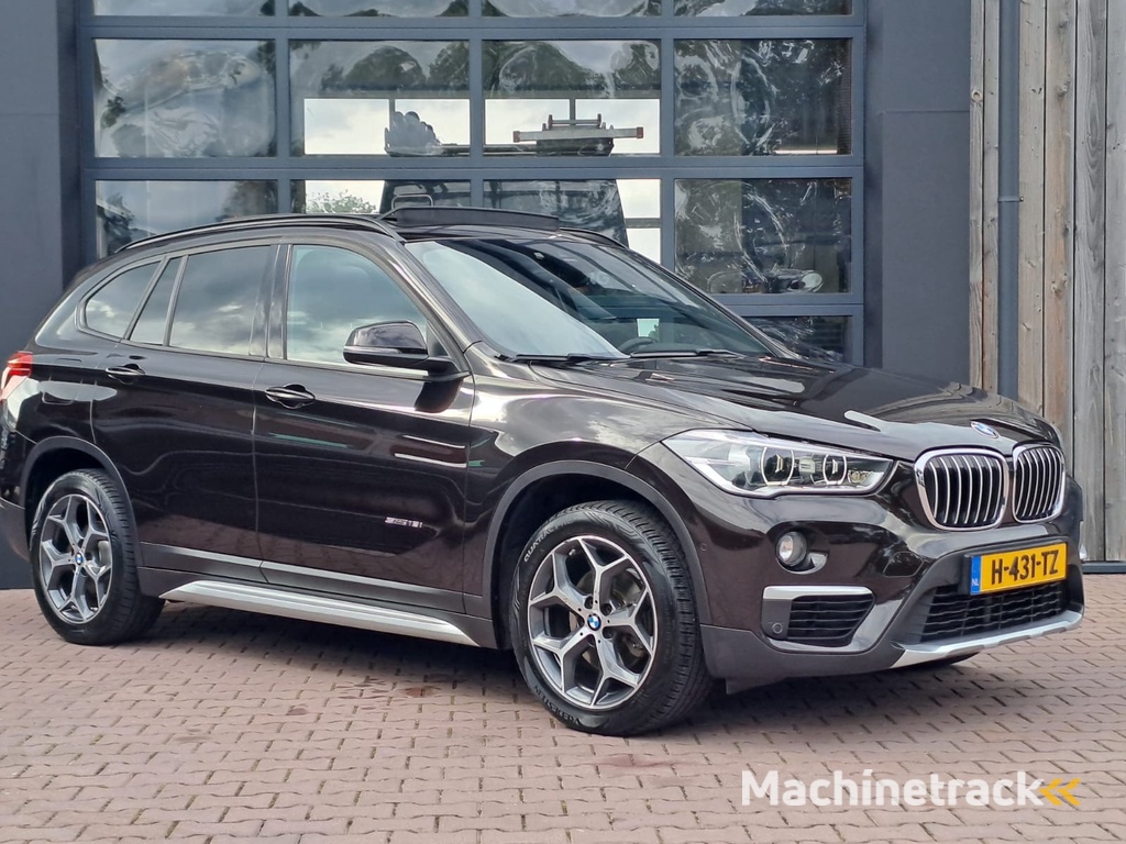 BMW X1 sDrive18i High Executive | Automaat | Leder | Pano | Trekhaak | Cruise | PDC | All-seasons |