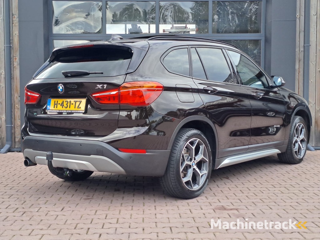 BMW X1 sDrive18i High Executive | Automaat | Leder | Pano | Trekhaak | Cruise | PDC | All-seasons |