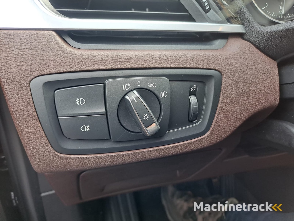 BMW X1 sDrive18i High Executive | Automaat | Leder | Pano | Trekhaak | Cruise | PDC | All-seasons |