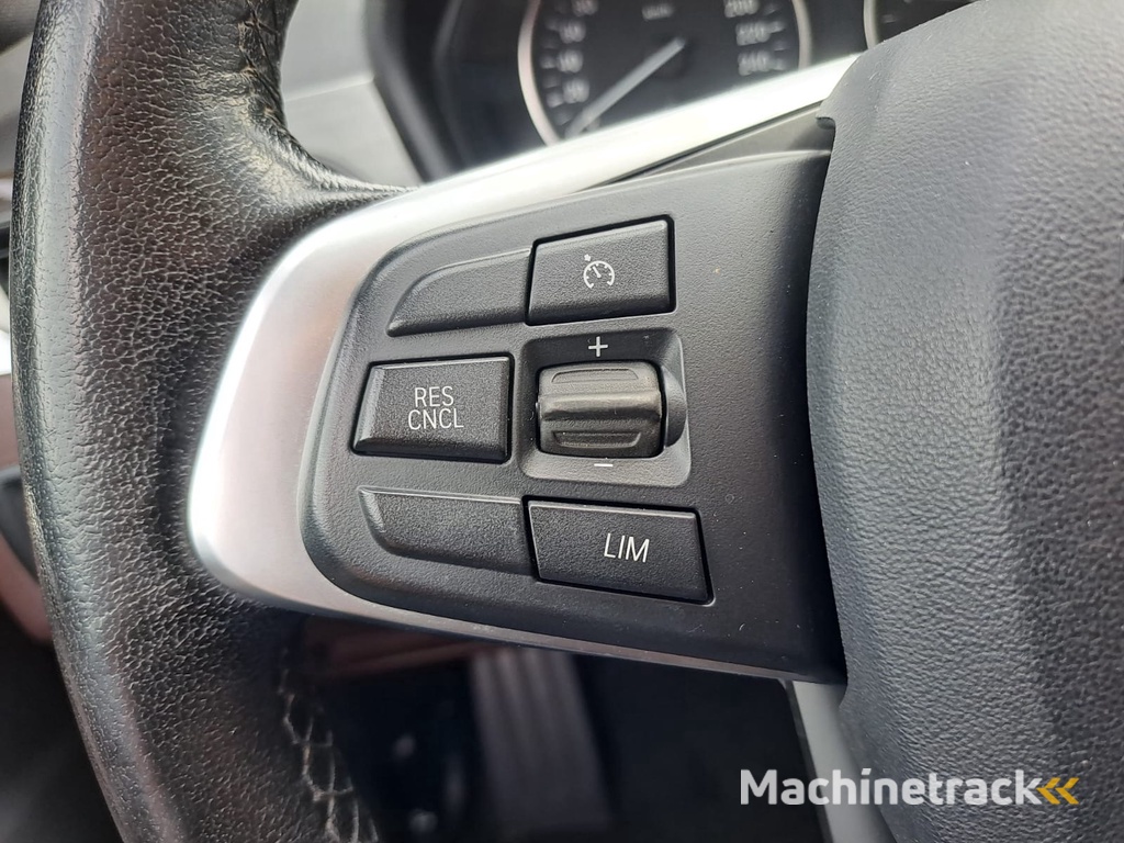 BMW X1 sDrive18i High Executive | Automaat | Leder | Pano | Trekhaak | Cruise | PDC | All-seasons |