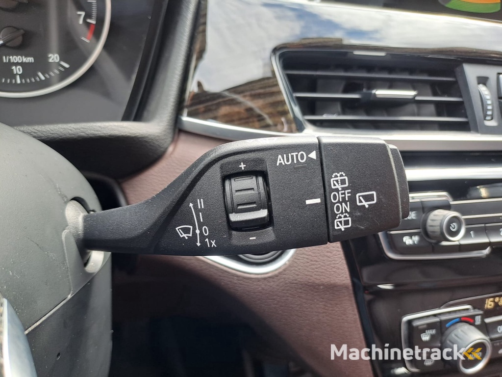 BMW X1 sDrive18i High Executive | Automaat | Leder | Pano | Trekhaak | Cruise | PDC | All-seasons |