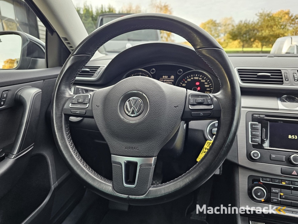 Volkswagen Passat Variant 1.4 TSI Highline BlueMotion | Navi | Stoelverwarming | Climatronic | LMV | PDC | Park Assist | All-seasons |