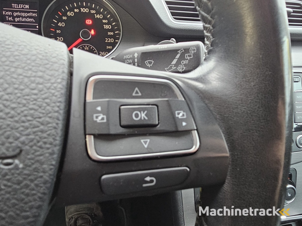 Volkswagen Passat Variant 1.4 TSI Highline BlueMotion | Navi | Stoelverwarming | Climatronic | LMV | PDC | Park Assist | All-seasons |