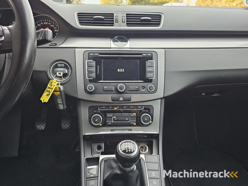 Volkswagen Passat Variant 1.4 TSI Highline BlueMotion | Navi | Stoelverwarming | Climatronic | LMV | PDC | Park Assist | All-seasons |