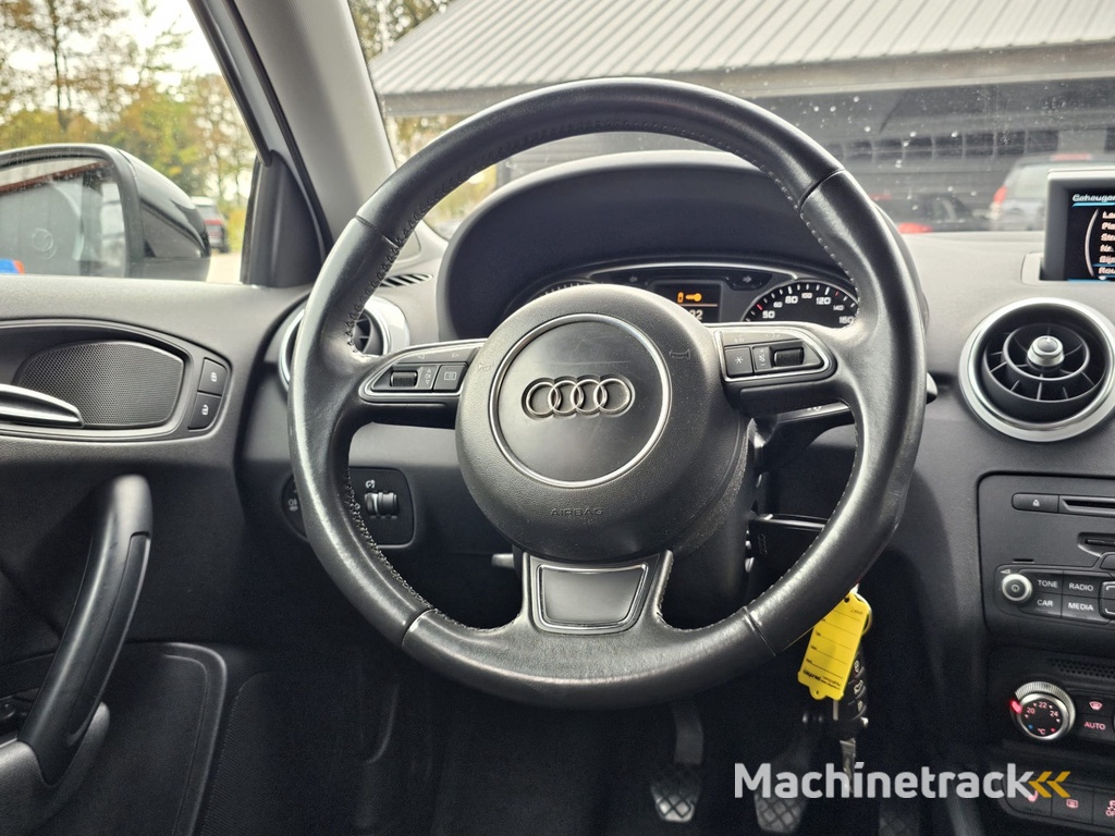 Audi A1 Sportback 1.2 TFSI Pro Line S | Xenon | Navi | Twotone | LMV | Parkeersensoren achter |