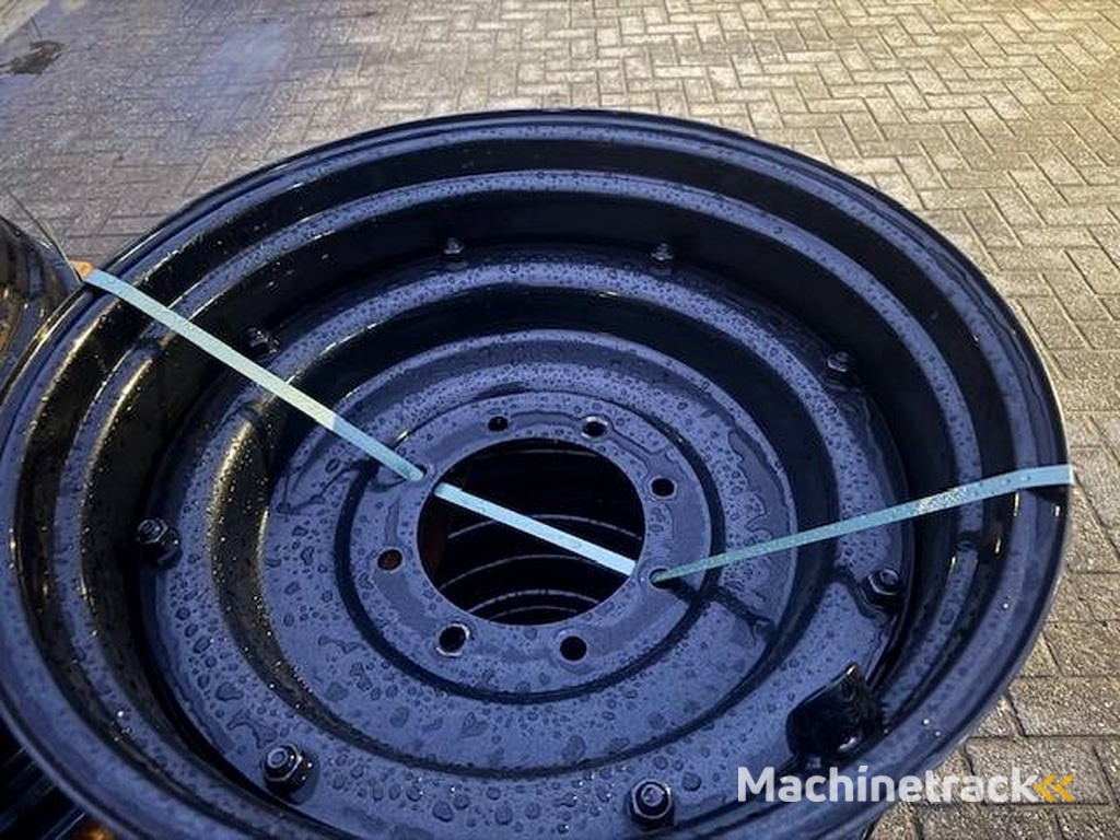 Valtra velgen 18x38 en 15x28 zwart