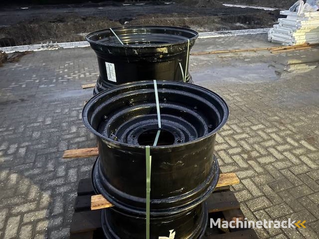 Valtra velgen 18x38 en 15x28 zwart