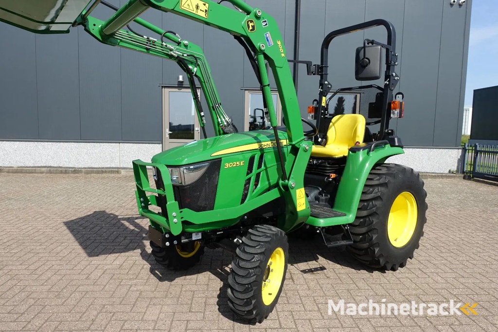 John Deere 3025E 4wd HST / 00220 Draaiuren / Voorlader