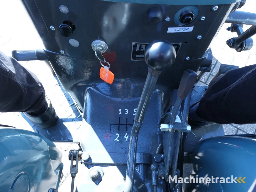 Eicher ES3705 2wd / 3666 Draaiuren / Smalspoortrekker